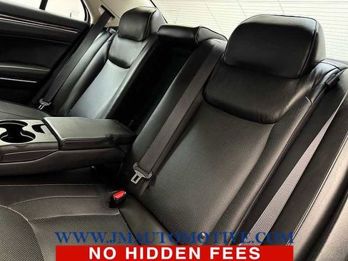 Used 2019 Chrysler 300 Limited image 15