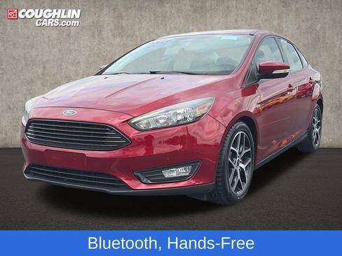 Certified 2017 Ford Focus SE FWD image 4