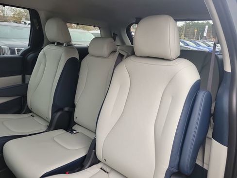 New 2026 Kia Carnival EX image 11