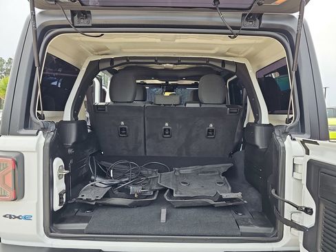 Used 2024 Jeep Wrangler Unlimited image 16