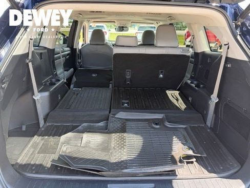 Used 2022 Toyota Highlander XLE AWD/4WD image 34