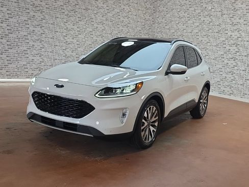 Used 2020 Ford Escape Titanium w/ Titanium Premium Package 2.0 FWD image 3
