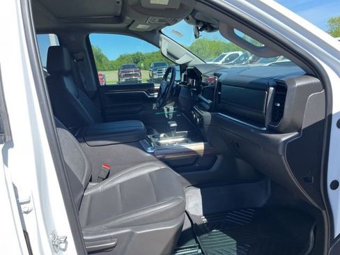 Used 2025 Chevrolet Silverado 1500 LT Trail Boss w/ Convenience Package II AWD/4WD image 17
