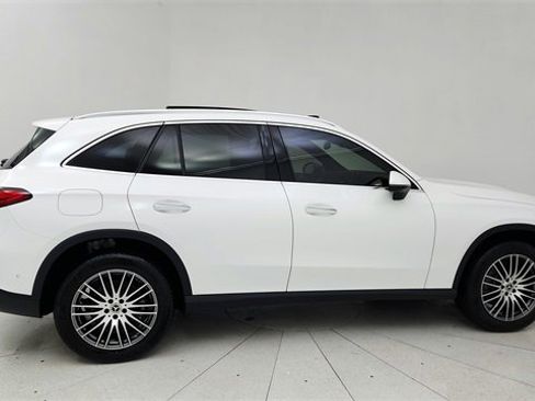 Used 2025 Mercedes-Benz GLC 300 image 11