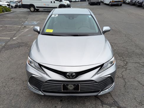Used 2023 Toyota Camry XLE image 3