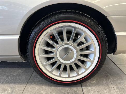 Used 2004 Ford Thunderbird Deluxe image 9