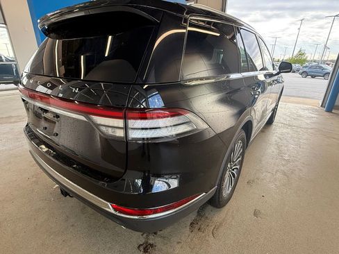 Used 2022 Lincoln Aviator AWD w/ Premium Package image 2
