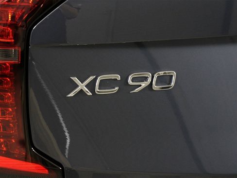 New 2026 Volvo XC90 B6 Plus w/ Protection Package Premier image 16