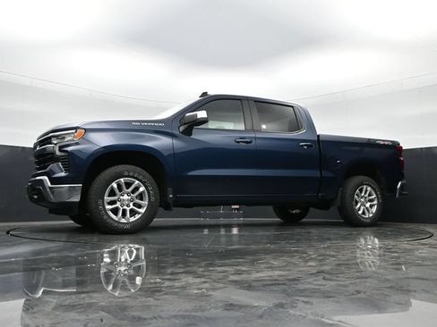 Used 2023 Chevrolet Silverado 1500 LT AWD/4WD image 40