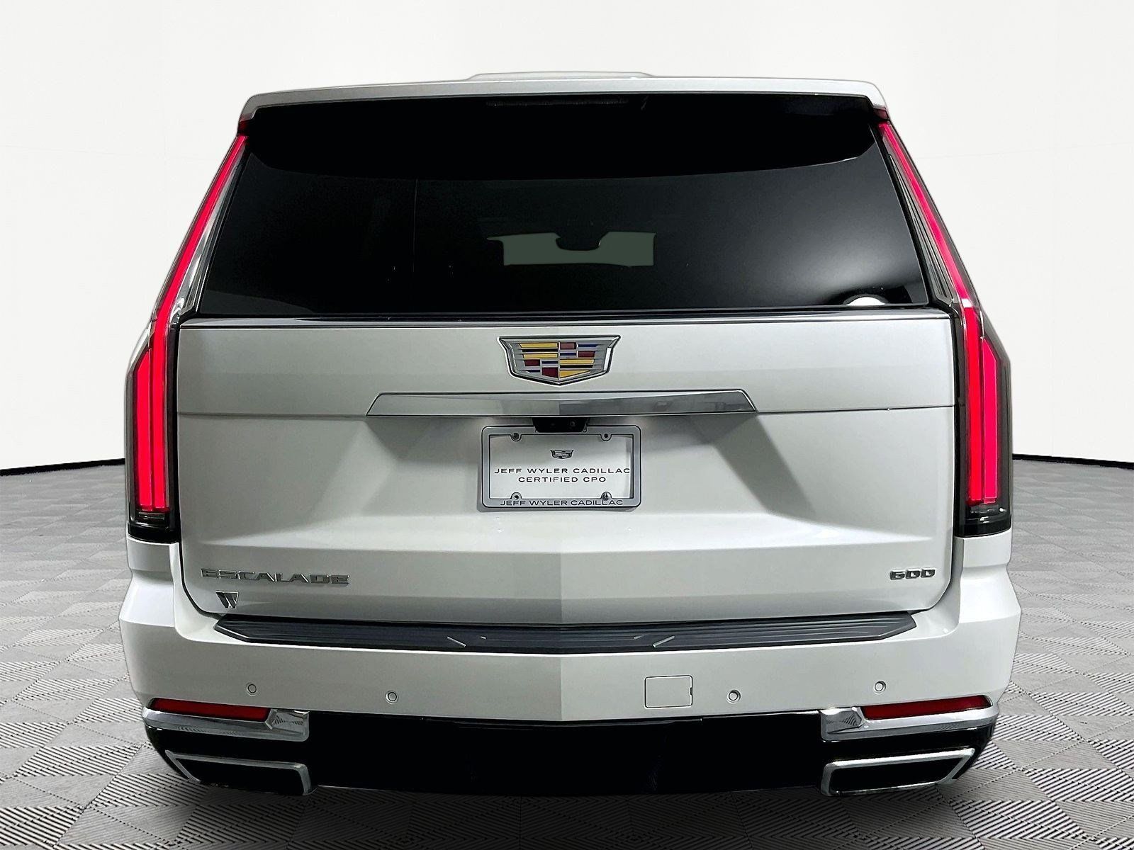 Used 2025 Cadillac Escalade ESV Premium Luxury w/ Touring Package AWD/4WD image 5