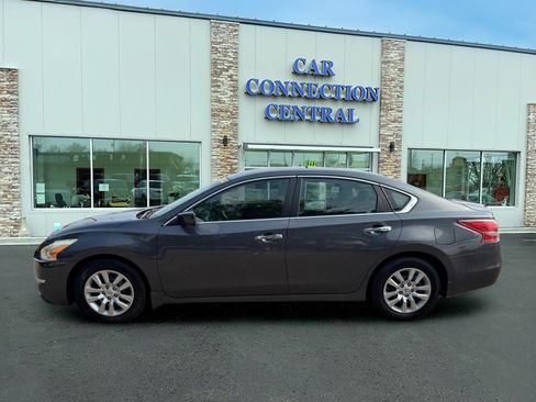 Used 2013 Nissan Altima 2.5 S FWD image 2