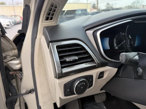 Used 2017 Ford Fusion Energi SE image 11