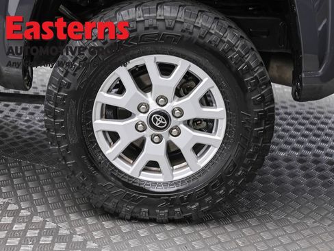 Used 2025 Toyota Tacoma SR5 AWD/4WD image 8