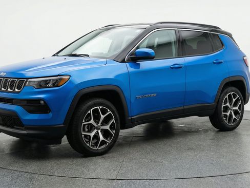 Used 2025 Jeep Compass Limited AWD/4WD image 3