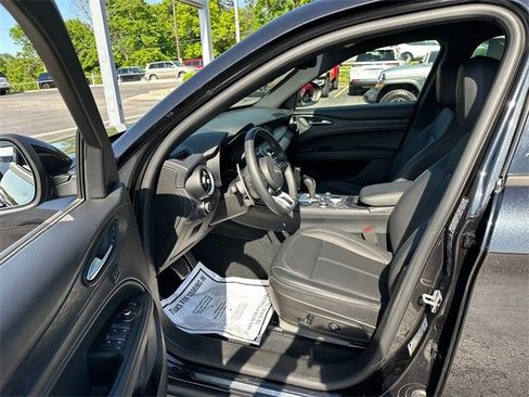 Used 2024 Alfa Romeo Stelvio Sprint image 38