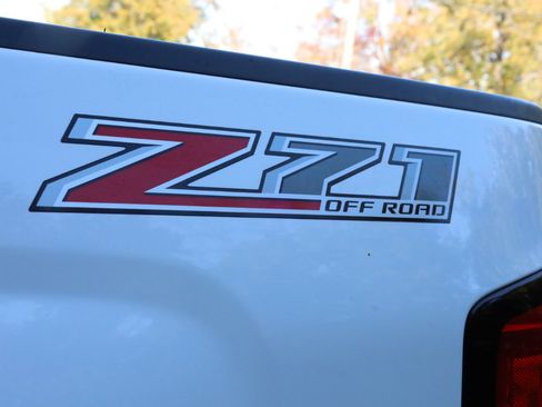 Used 2017 Chevrolet Silverado 1500 LT image 32