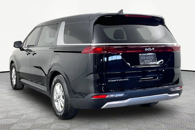 Used 2022 Kia Carnival LX FWD image 4