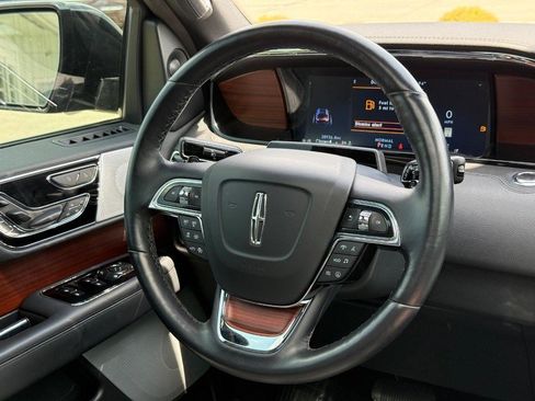 Certified 2024 Lincoln Navigator Reserve AWD/4WD image 18