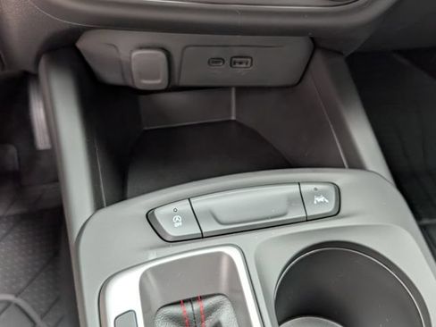 Used 2026 Chevrolet Trax RS w/ Sunroof Package FWD image 21