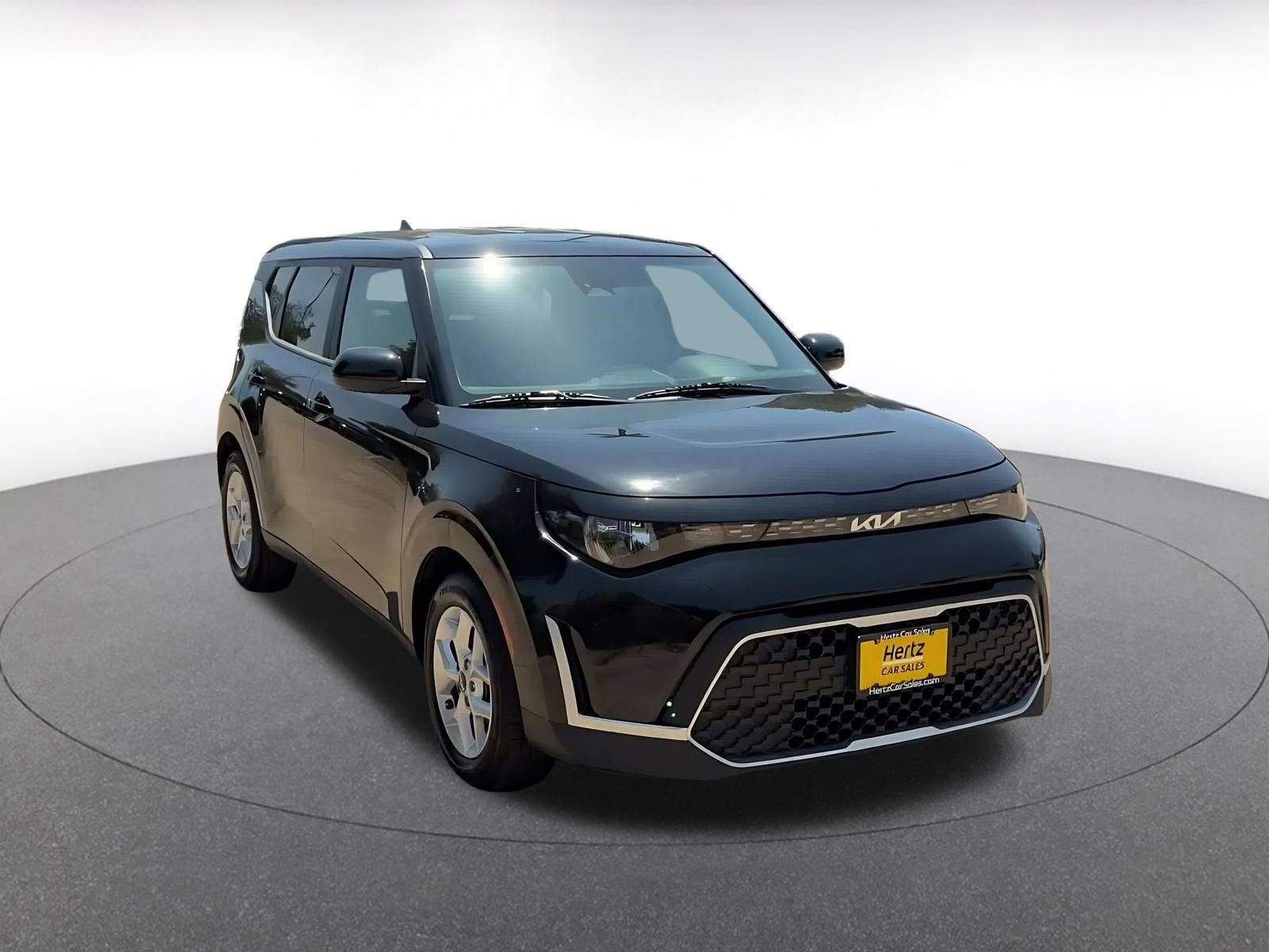 Used 2025 Kia Soul LX w/ LX Technology Package FWD image 3