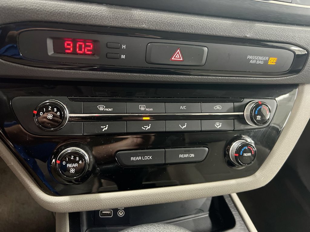 Used 2018 Kia Sedona LX FWD image 16