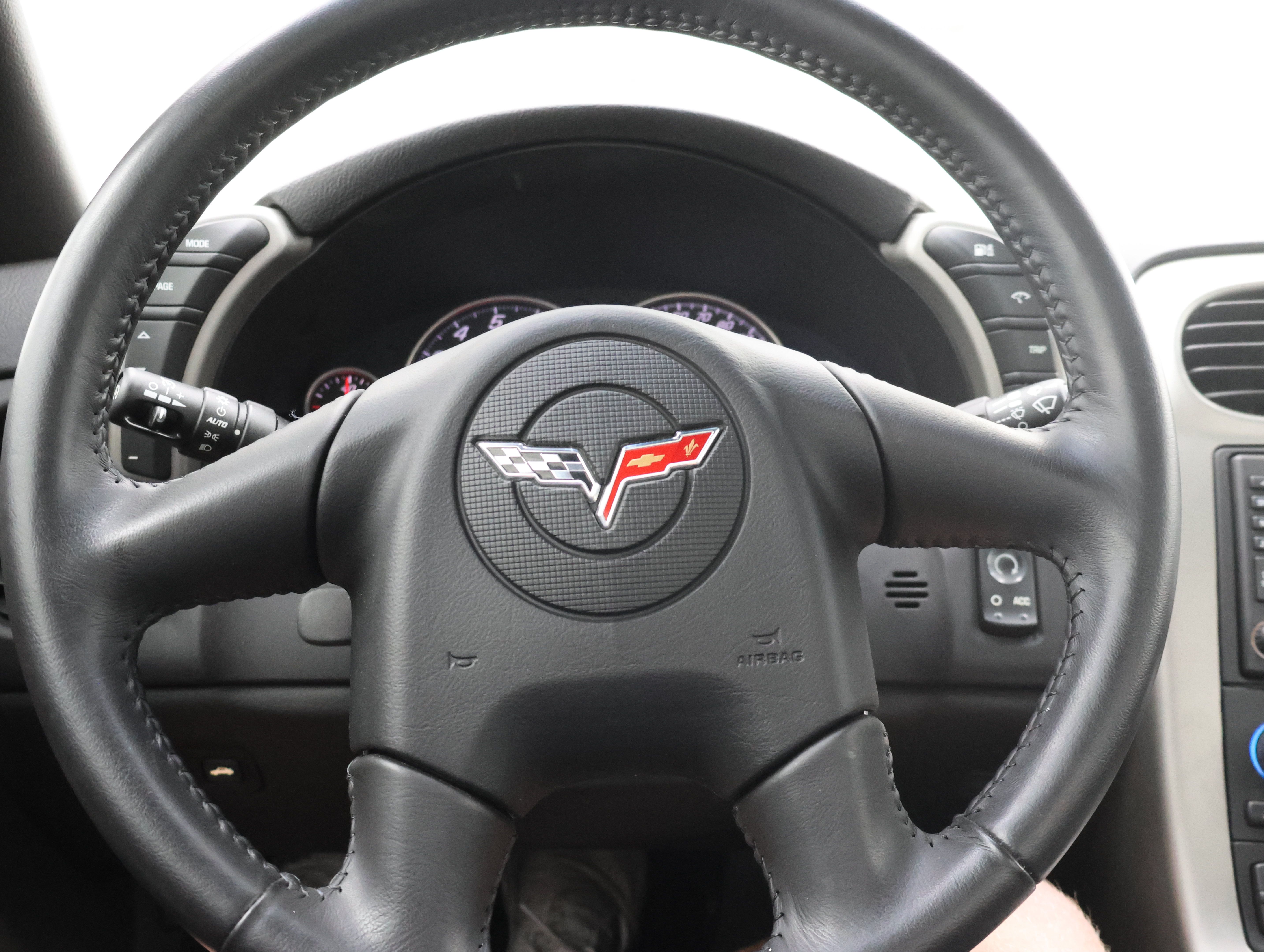 Used 2005 Chevrolet Corvette Coupe w/ Preferred Equipment Group RWD image 12
