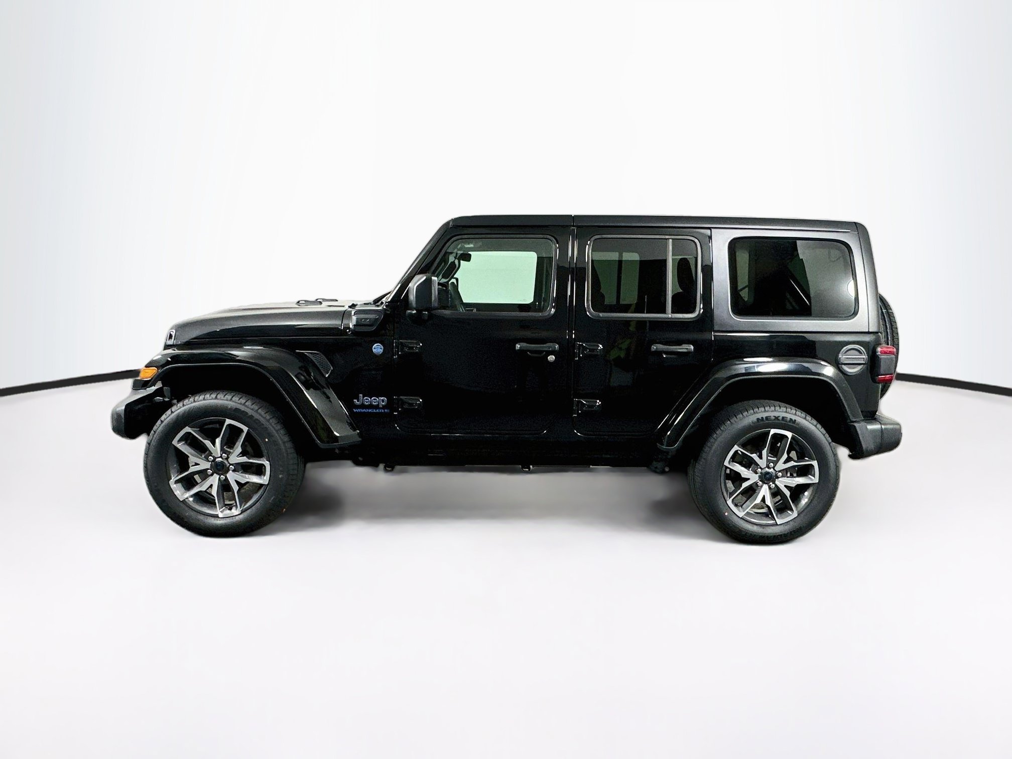 Used 2024 Jeep Wrangler Unlimited w/ Convenience Group AWD/4WD image 4