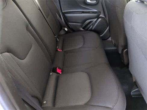 Used 2023 Jeep Renegade Latitude image 21