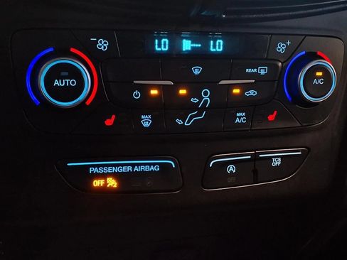 Used 2018 Ford Escape SE w/ SE Sport Appearance Package AWD/4WD image 21