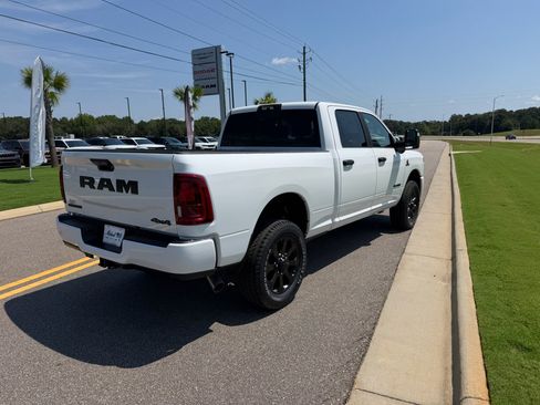 New 2026 RAM 2500 Big Horn AWD/4WD image 9