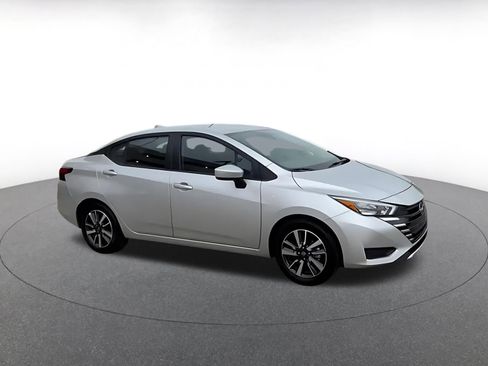 Used 2025 Nissan Versa SV FWD image 2