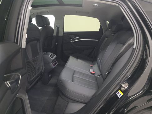 Used 2022 Audi e-tron Premium Plus w/ Premium Plus Package image 9