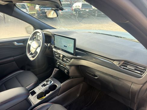 Used 2025 Ford Escape ST-Line w/ Tech Pack #1 FWD image 12