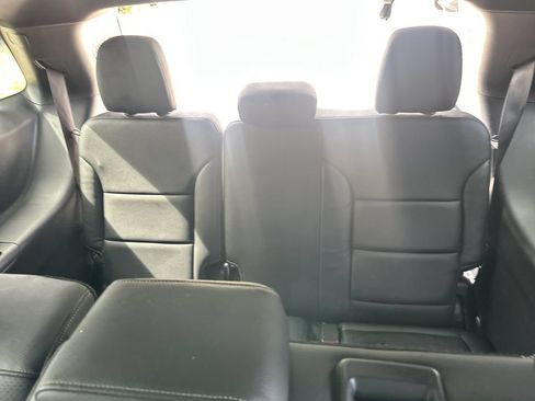 Used 2026 Chevrolet Traverse LT FWD image 24