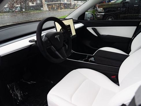 Used 2020 Tesla Model Y Long Range image 19