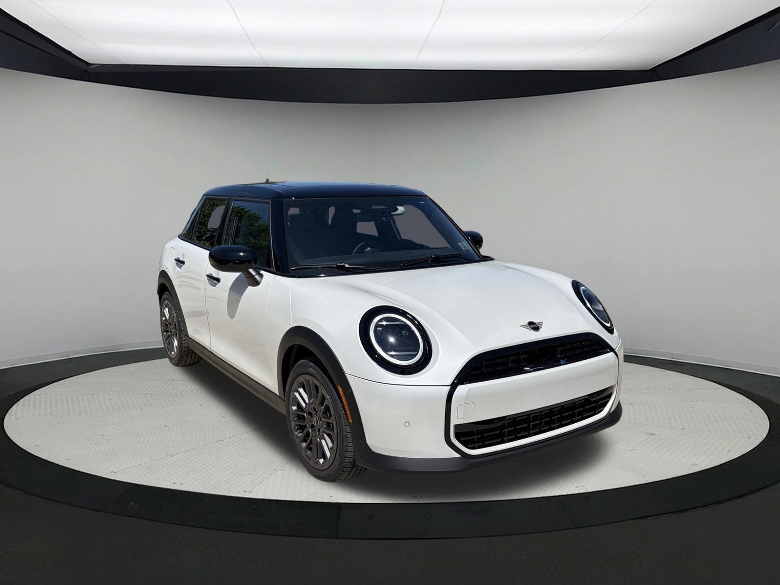 Used 2026 MINI Cooper 4-Door Hardtop FWD image 3