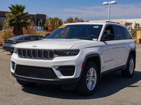 Used 2025 Jeep Grand Cherokee Laredo X AWD/4WD image 8