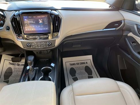 Used 2023 Chevrolet Traverse LT image 15