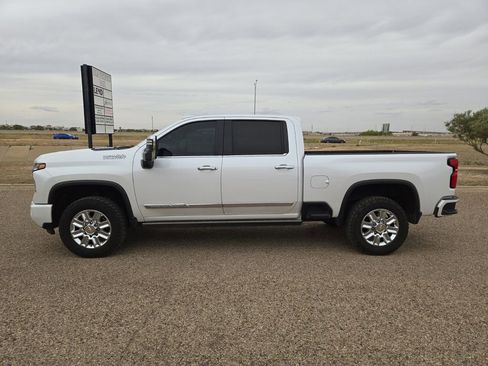 Used 2024 Chevrolet Silverado 3500 High Country w/ High Country Premium Package AWD/4WD image 2