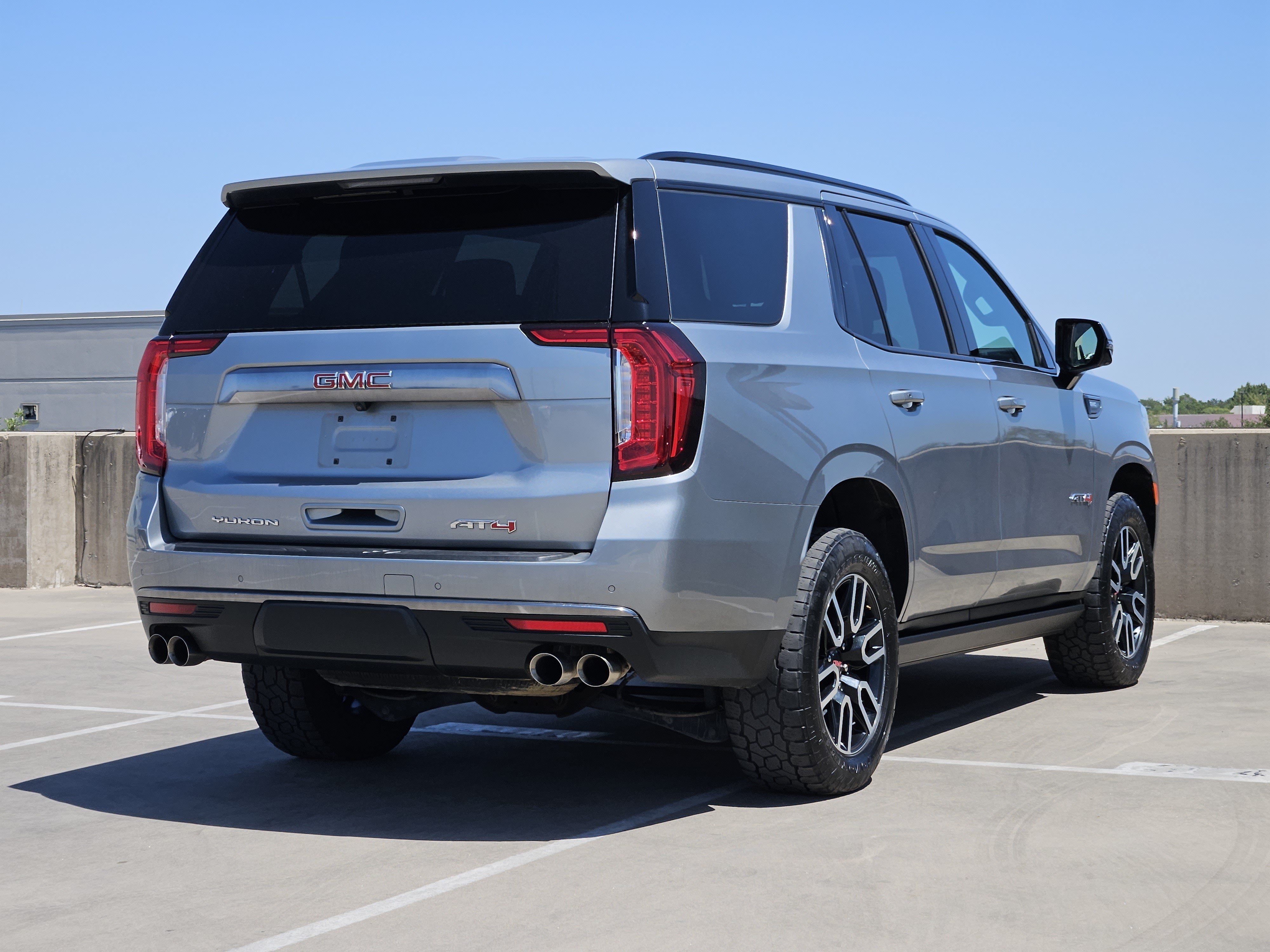 Used 2024 GMC Yukon AT4 w/ Technology Package AWD/4WD image 8