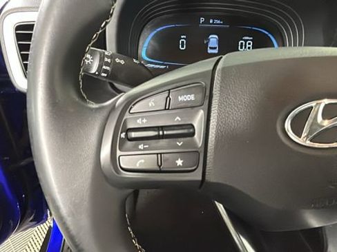 Used 2024 Hyundai Venue Limited FWD image 16