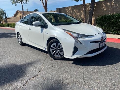 Used 2017 Toyota Prius Two w/ Prius Two Safety Plus Package image 2