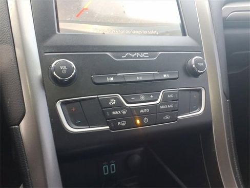Used 2020 Ford Fusion SE image 19