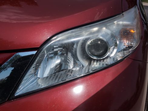 Used 2015 Toyota Sienna LE FWD image 6