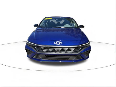 Certified 2025 Hyundai Elantra Sport image 8