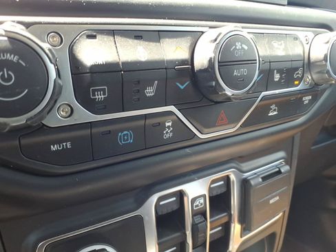 Used 2023 Jeep Wrangler Unlimited Sahara w/ Cold Weather Group AWD/4WD image 11