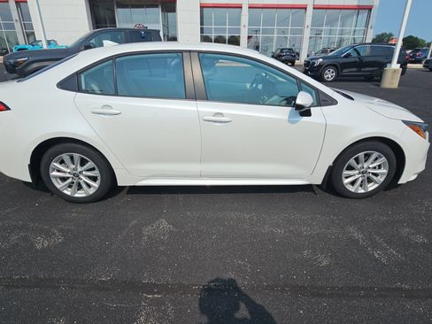 Certified 2025 Toyota Corolla LE w/ LE Premium Package FWD image 2