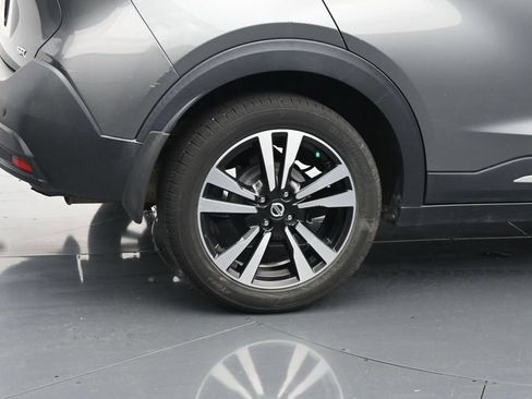 Used 2019 Nissan Kicks SR w/ SR Premium Package FWD image 10