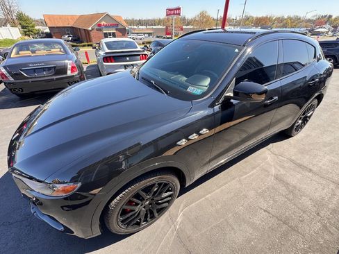 Used 2019 Maserati Levante image 12