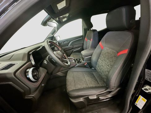 Used 2023 Chevrolet Colorado Z71 image 13